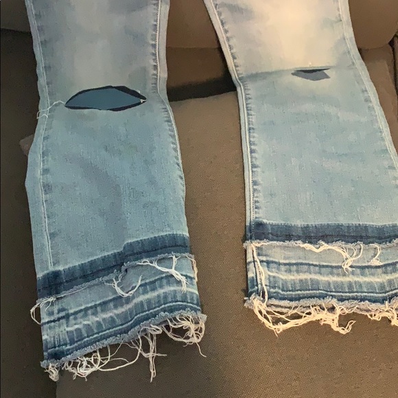 SNEAK PEEK CROPPED JEANS W/ patches. 1OFAKIND 🖤🥊 - Picture 3 of 5